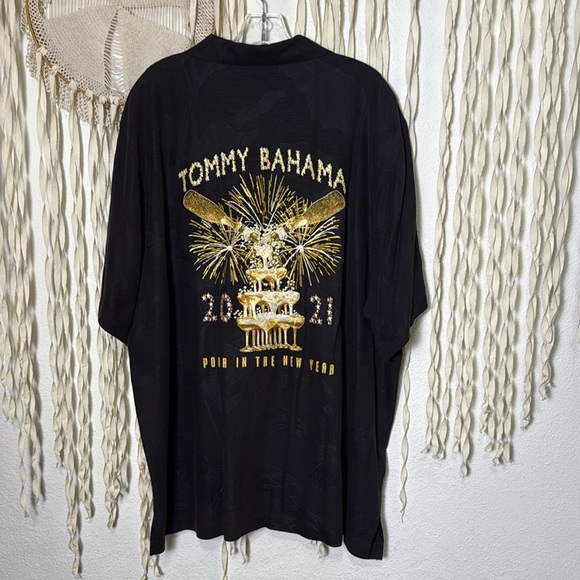 Tommy Bahama Men's Black "2021" Embroidered Short Sleeve Button Down Size XL - Picture 1 of 9
